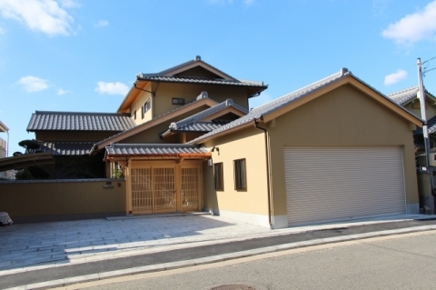 和風建築／美しい屋根を持つ入母屋造りの数寄屋風住宅